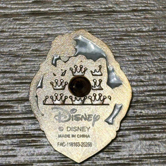 Disney Loungefly Cat Portraits Dinah Alice in Wonderland Pin Hot Topic Exclusive - Picture 3 of 4